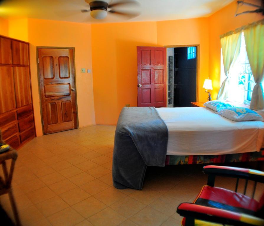 Jah Freedom Hotel เนกริล ภายนอก รูปภาพ