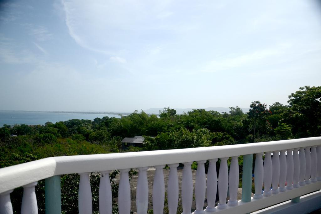 Jah Freedom Hotel เนกริล ภายนอก รูปภาพ